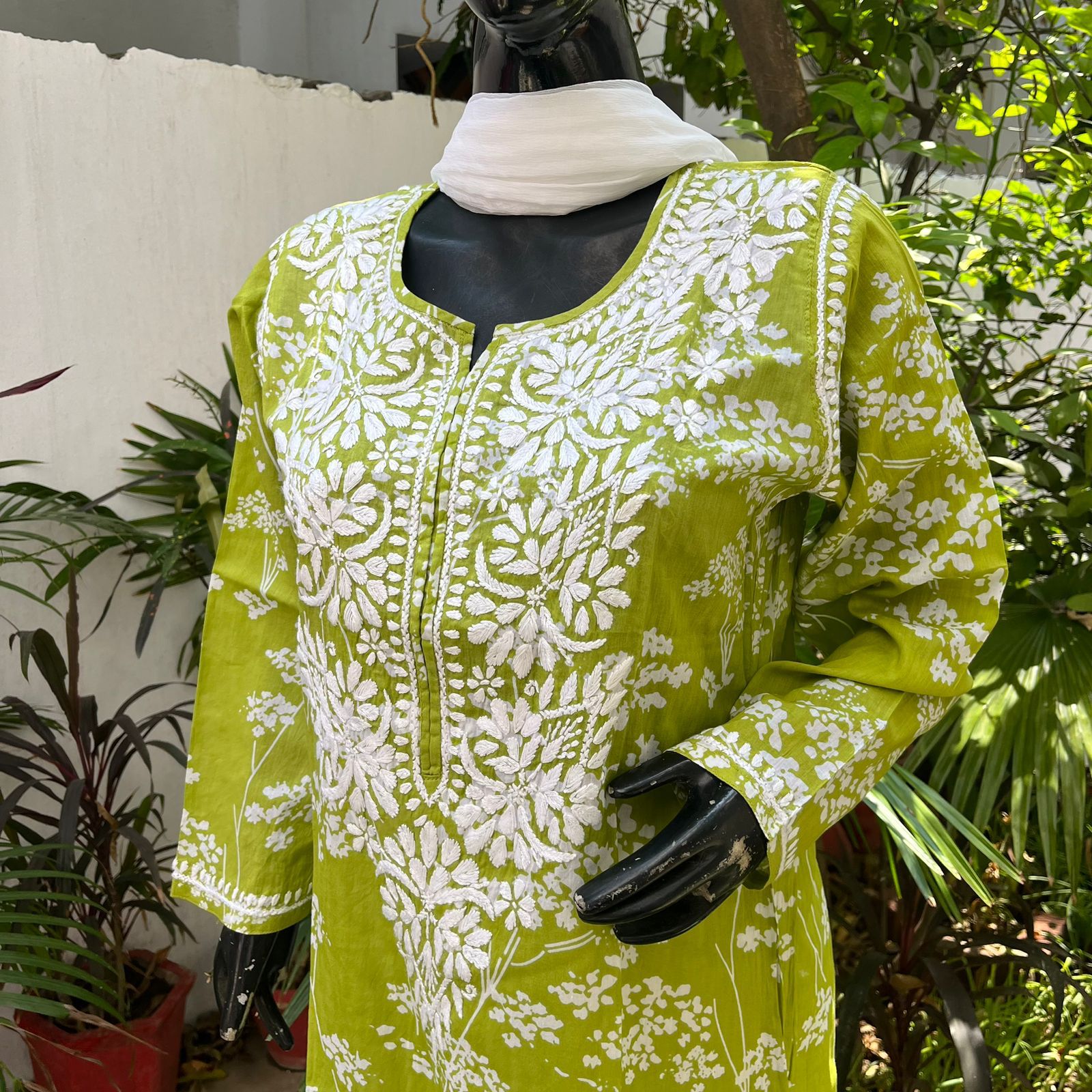 "ZAINA" Mul Cotton Chikankari Kurta