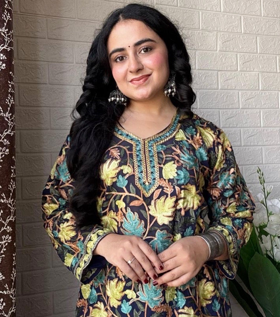 "TAANI" Georgette Kashmiri Short Kurta