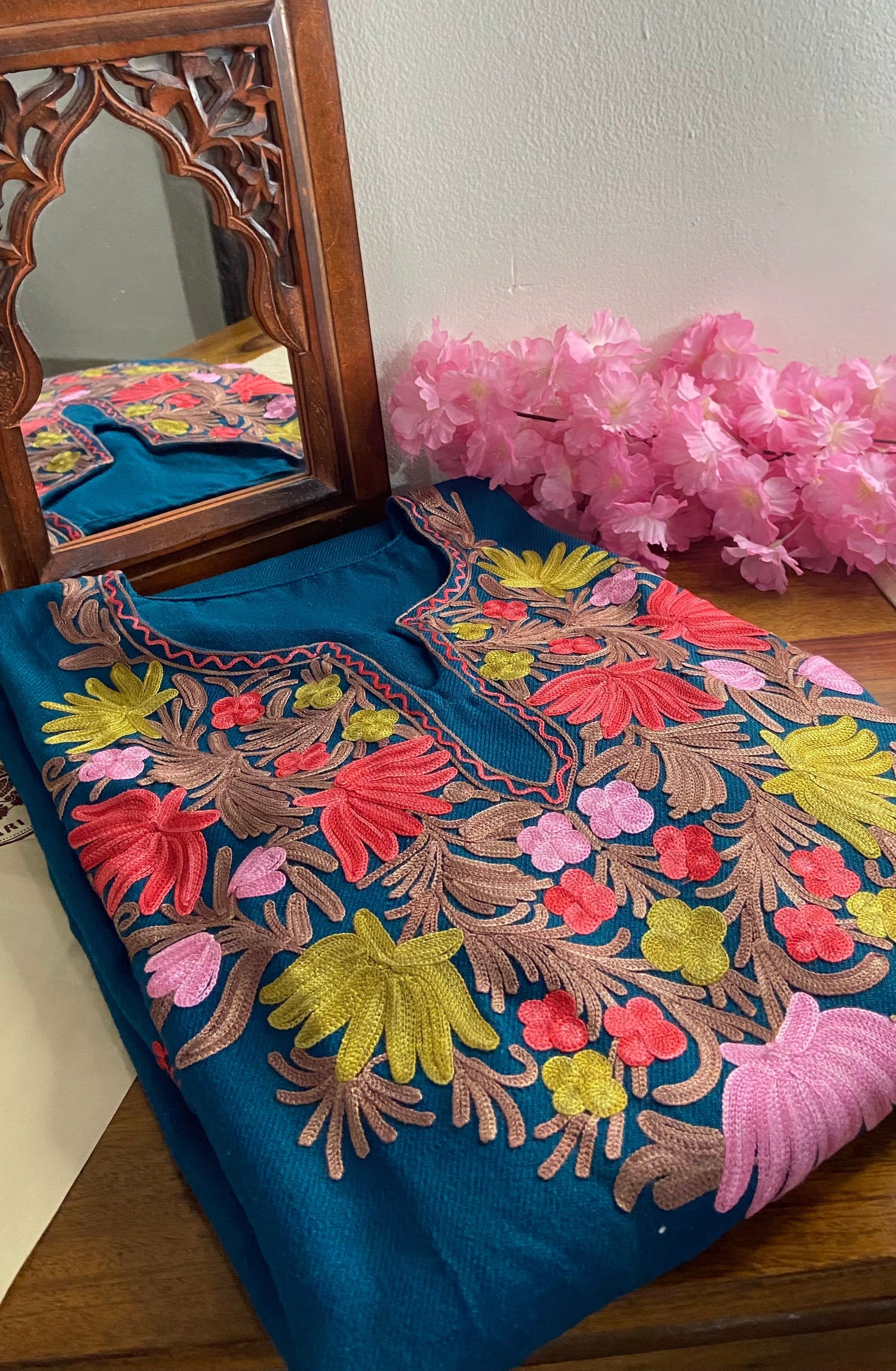 “NAYAB” Kashmiri Pheran