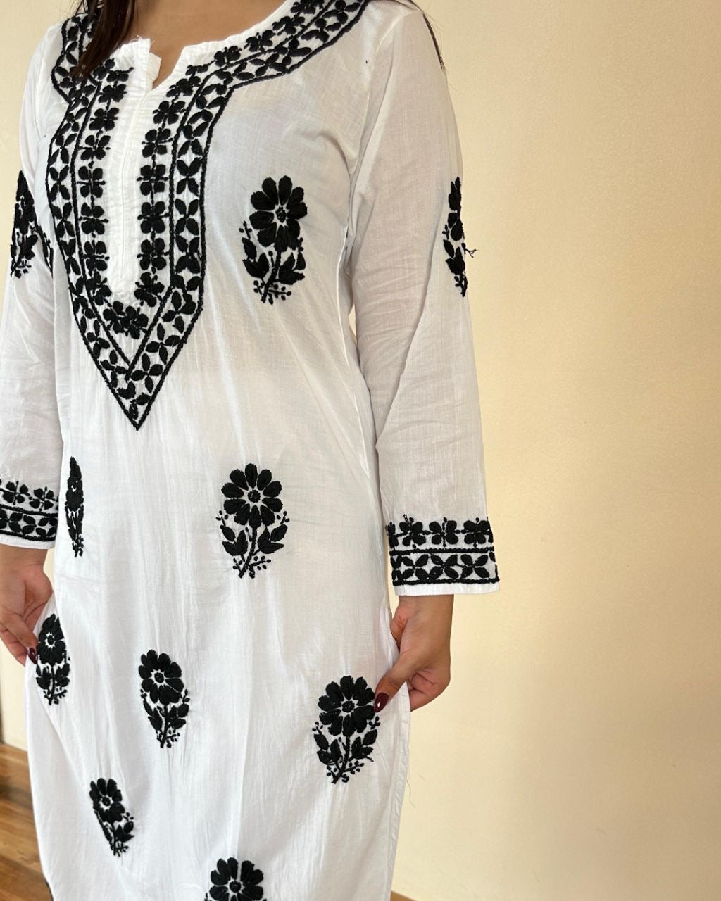 “GULNAZ” Mul Mul Chikankari Kurta