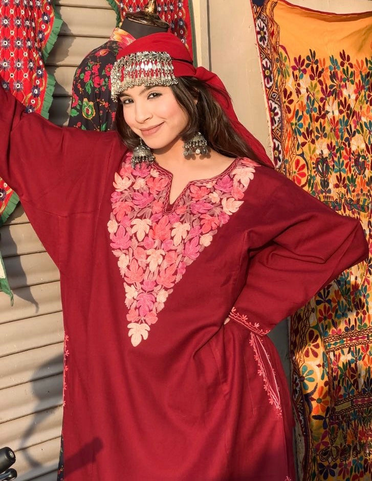 Front view of ISHREEN Kashmiri pheran woolen winter kurta for women.