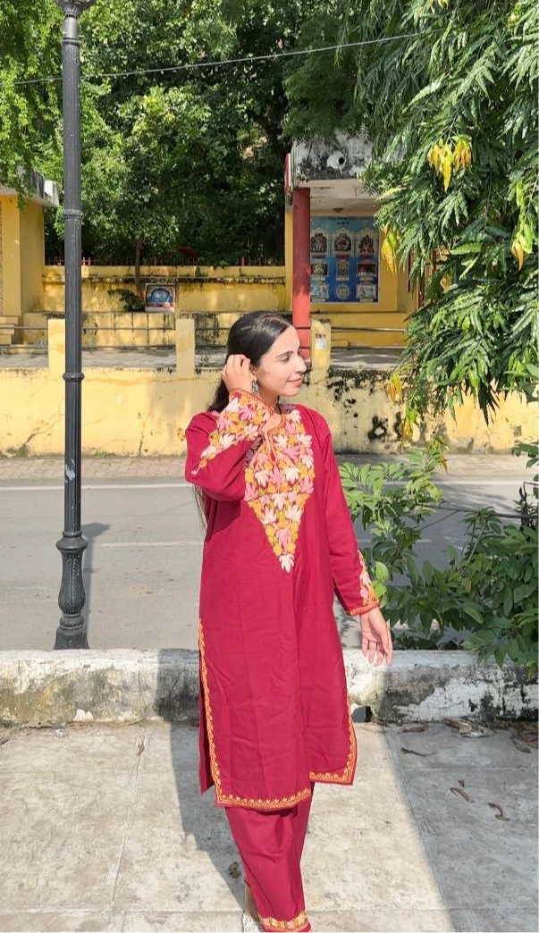 Jahanvi Co-Ord Set side view – delicate Sozni and Aari embroidery on breathable cotton