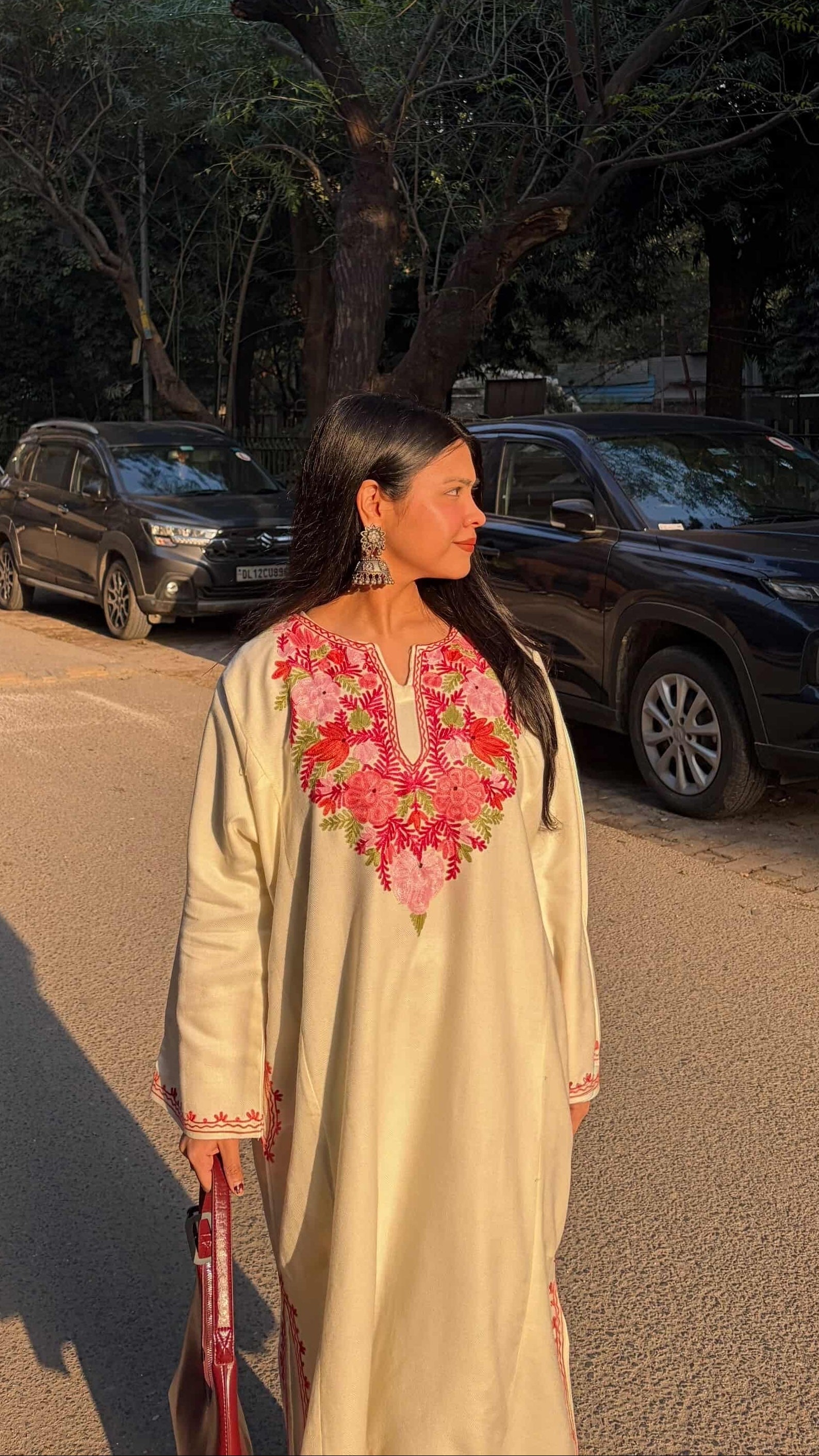 “AZAAN" Kashmiri Pheran