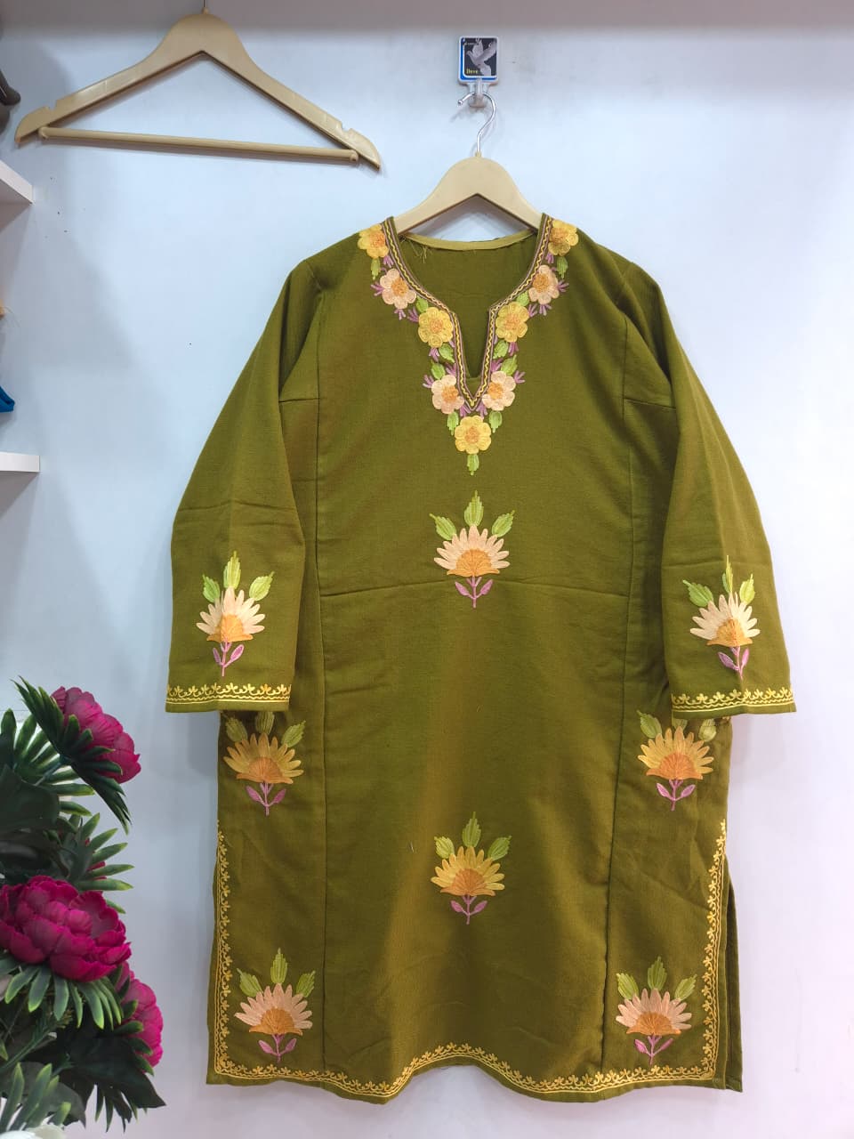 “YALEENA" Kashmiri Pheran